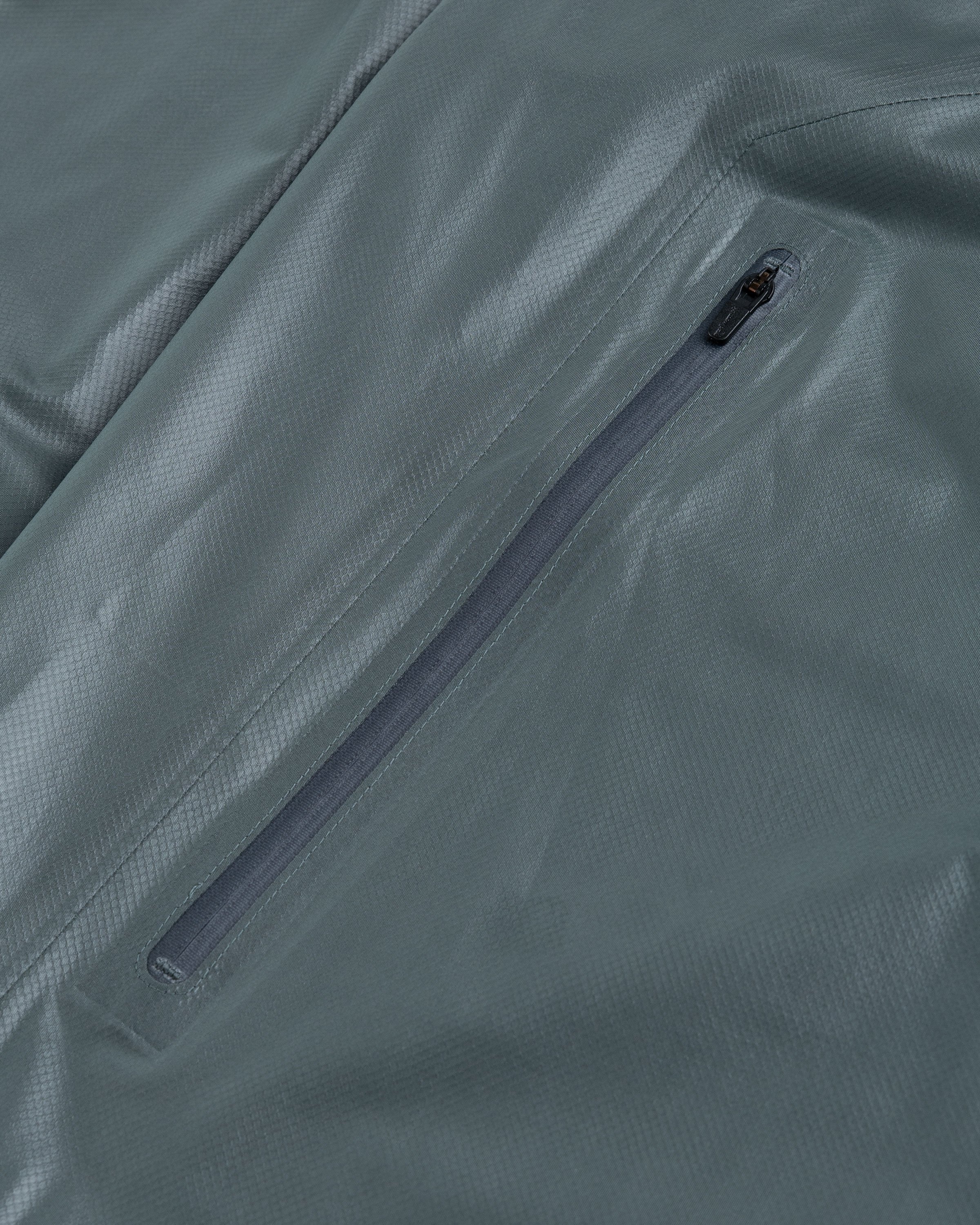 Rain jacket fabric top