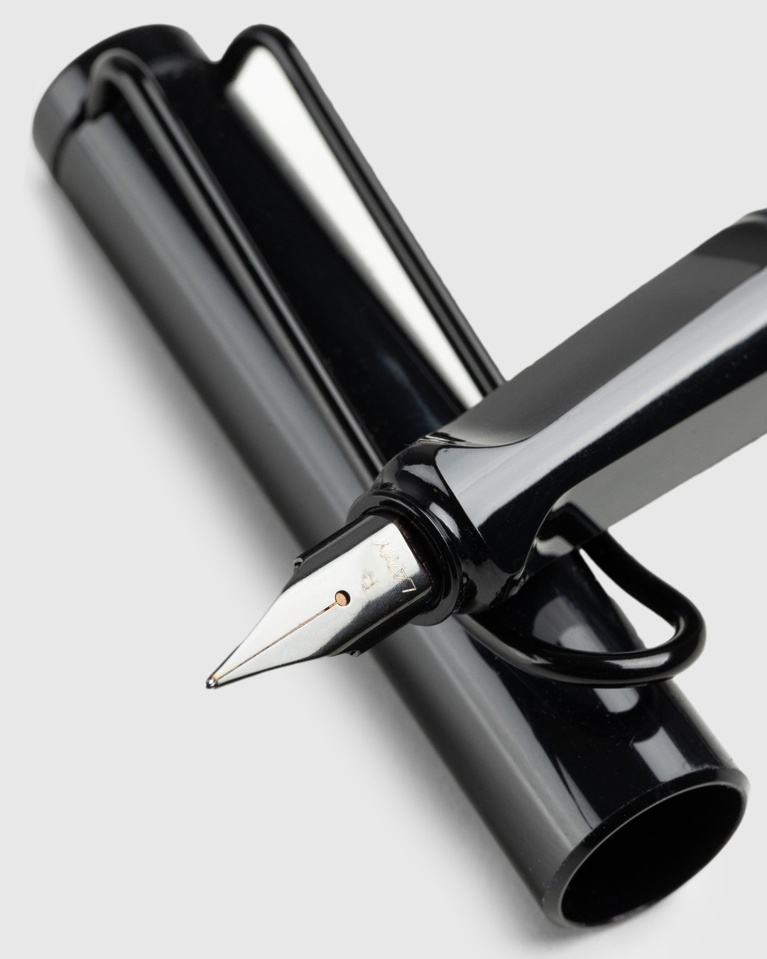 LAMY x Highsnobiety – Fountain Pen Black - Lifestyle - Black - Image 4