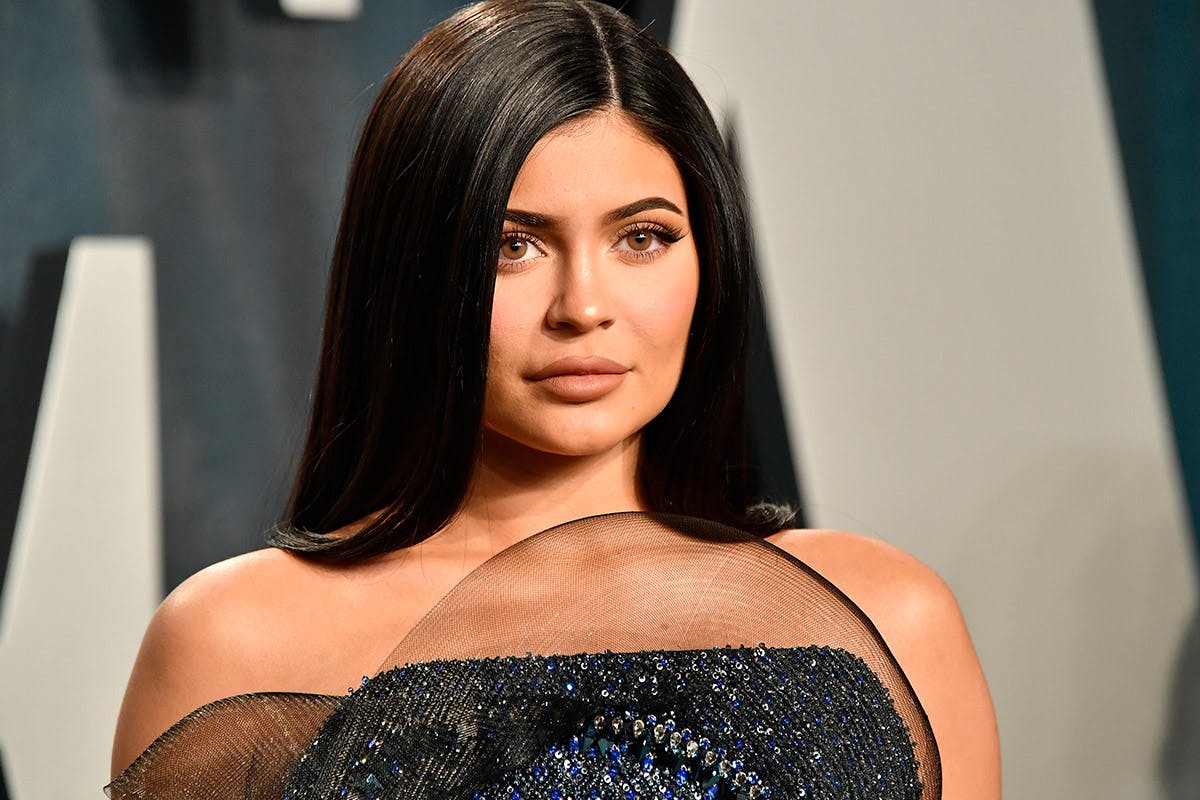 kylie-jenner-coronavirus-hand-sanitizer-01