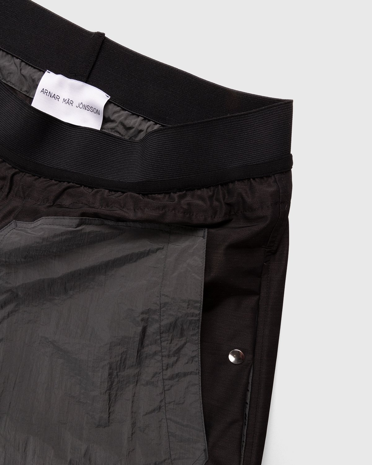 Arnar Mar Jonsson – Hraun Work Short Charcoal - Shorts - Brown - Image 4