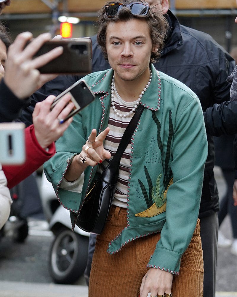 men-wearing-pearls-aren-t-going-anywhere-in-2023