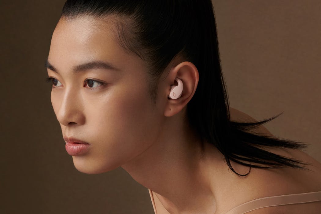 beats-kim-kardashian-fit-pro-buds-price (22)