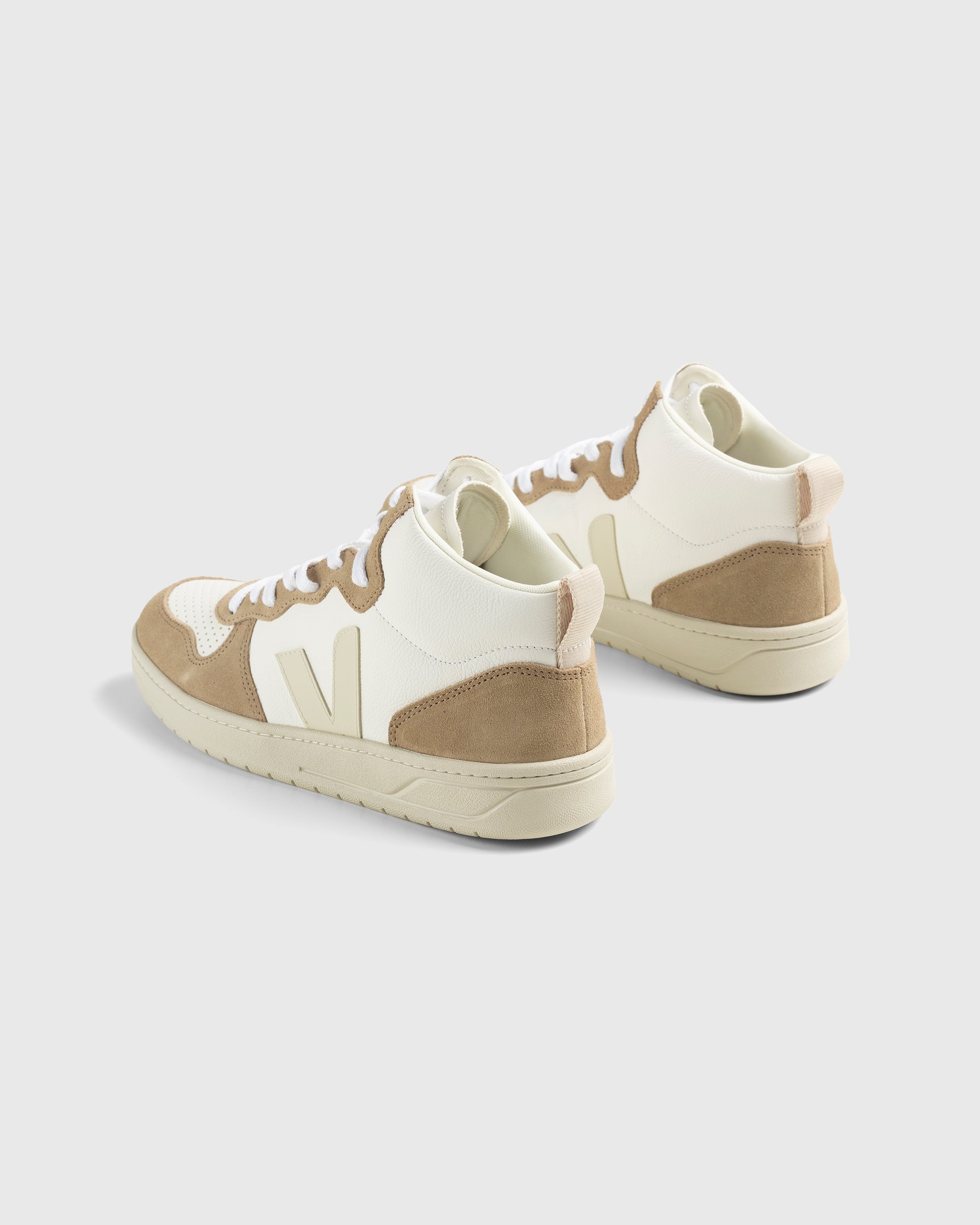 Veja v10 sale noir