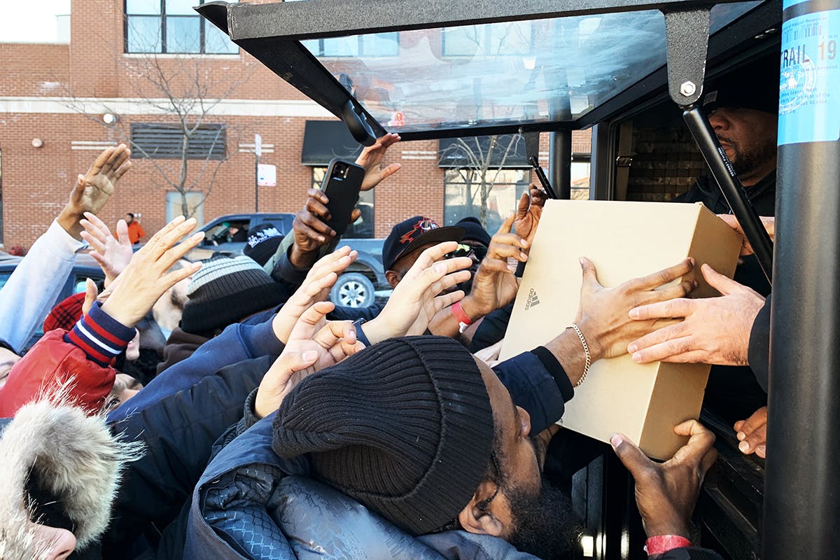 adidas-yeezy-sneaker-giveaway-chicago-01