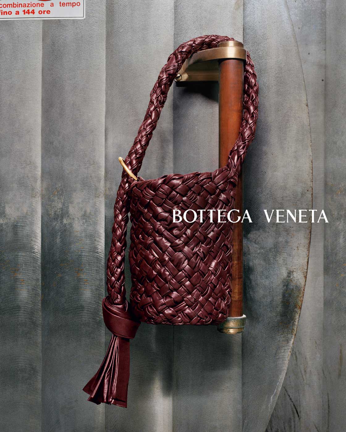 bottega-veneta-winter-2022-campaign-zine-(32)