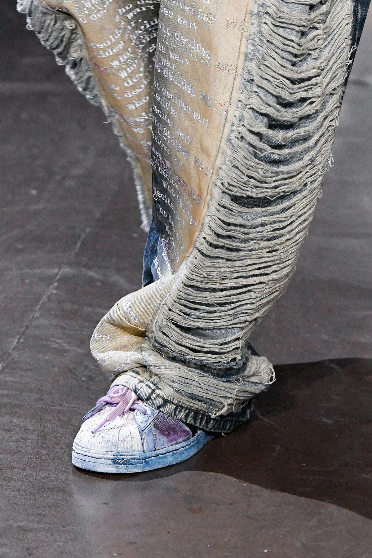 Who-decides-war-fw23-show-11