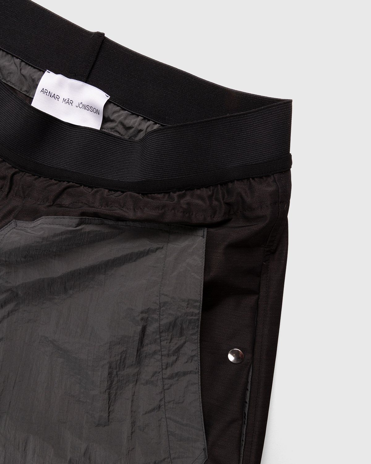 Arnar Mar Jonsson – Hraun Work Short Charcoal - Shorts - Brown - Image 4