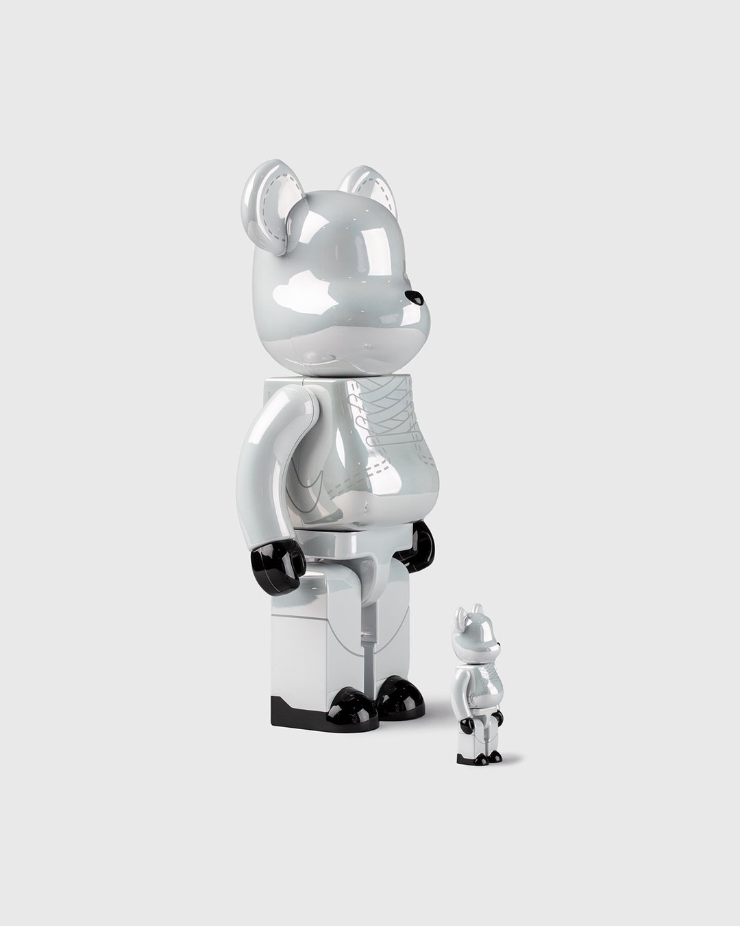 Medicom – Be@rbrick Nike SB 2020 400% and 100% Set White - Toys - White - Image 4