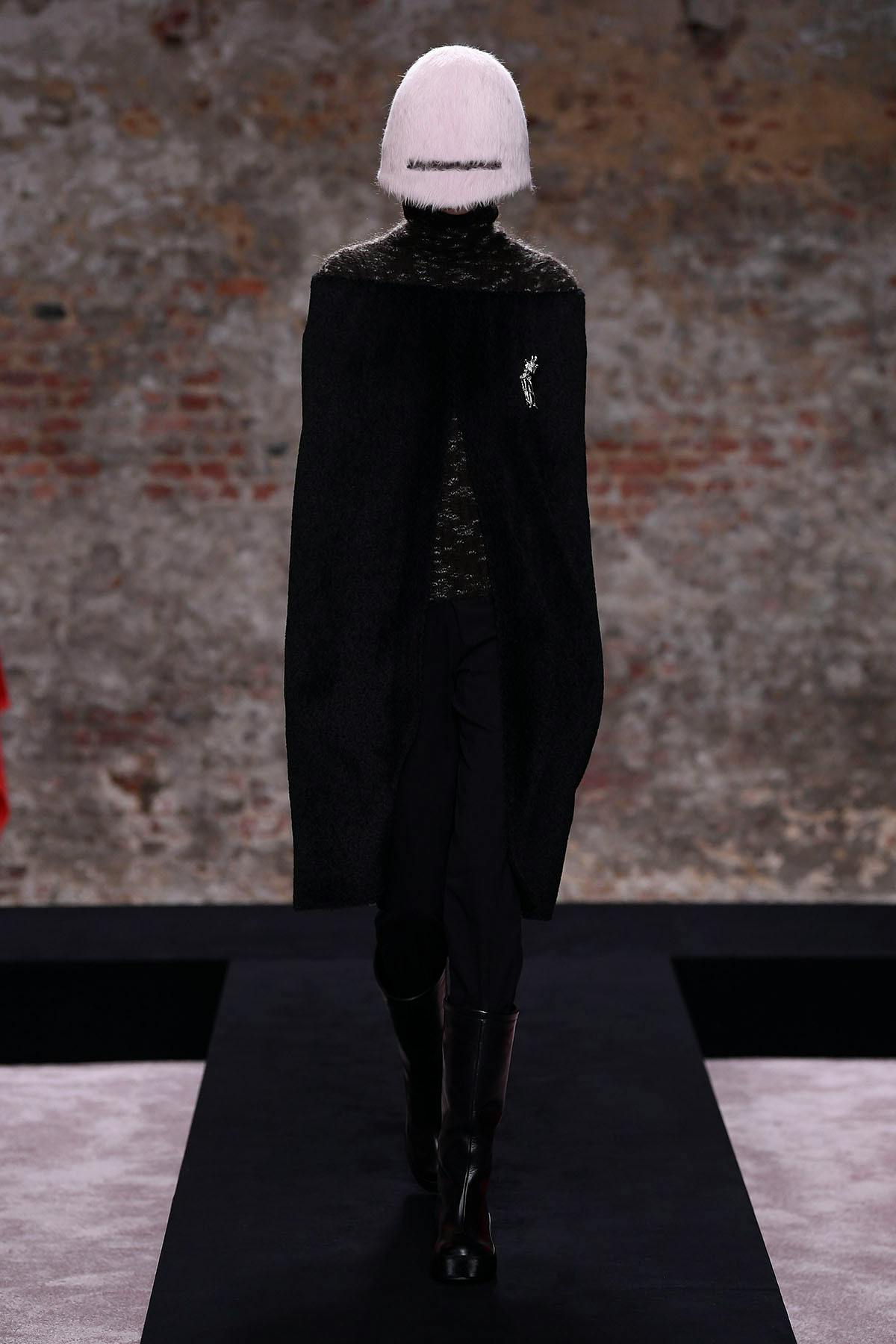 raf-simons-fw22-mens-womens-collection-03