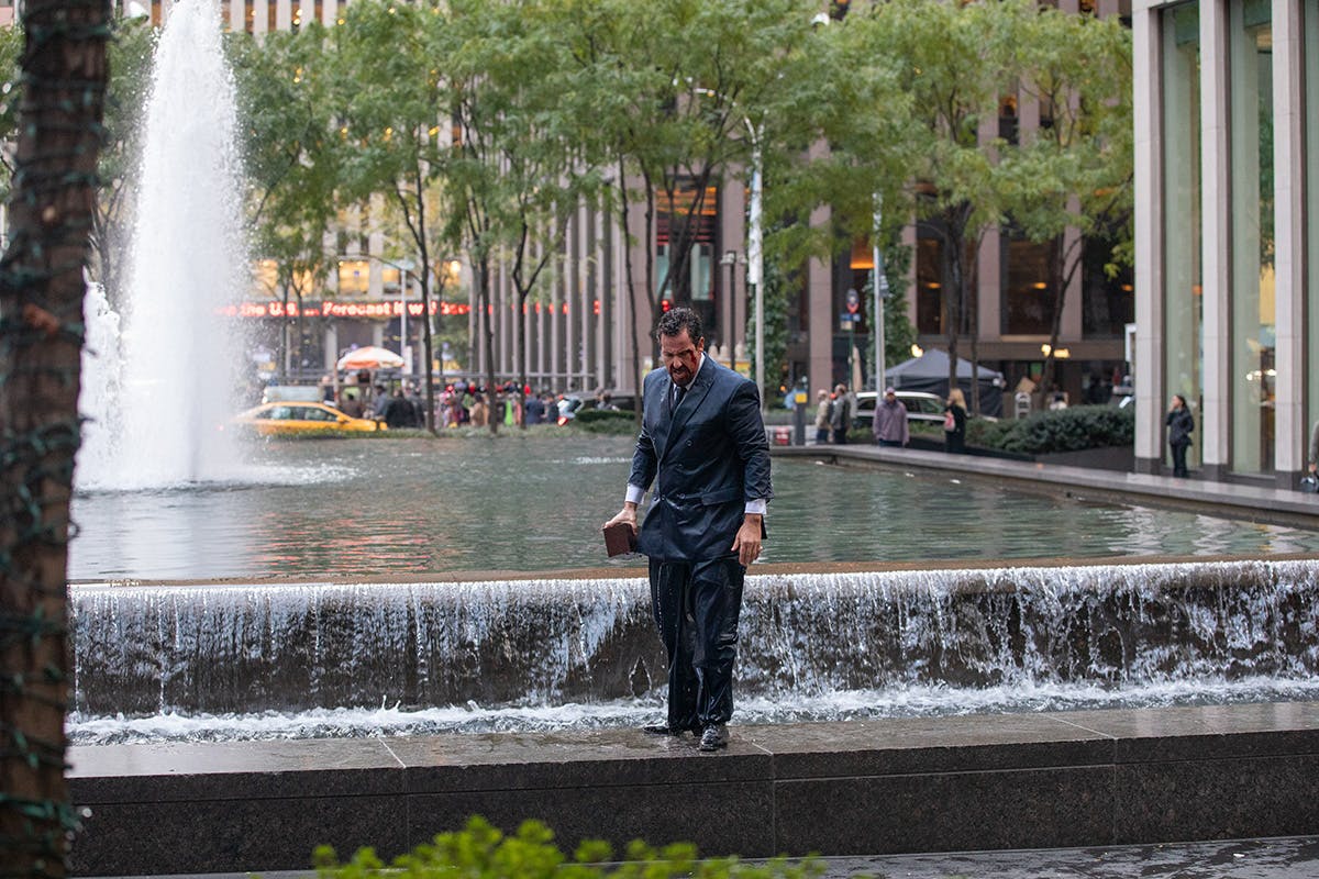 uncut-gems-adam-sandler-suit