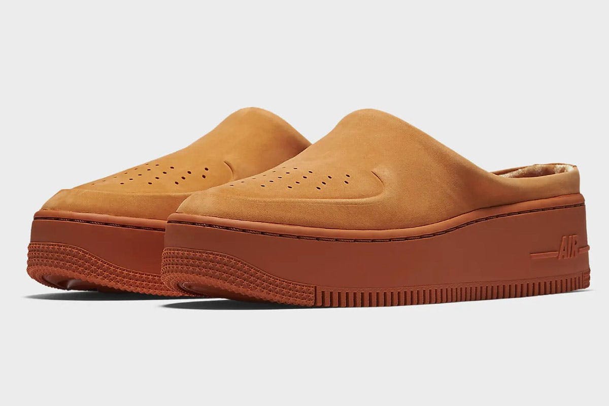 Descripción trimestre texto Nike's AF1 Lover XX Sneaker Mule is Built for Maximum Relaxation