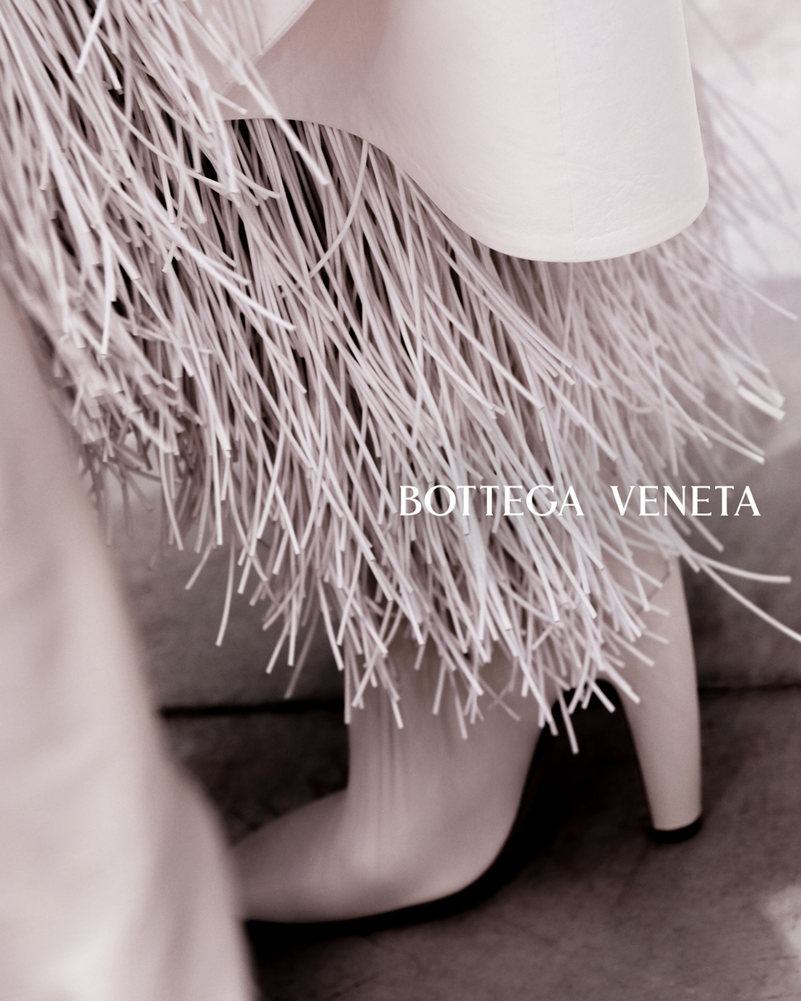 bottega-veneta-winter-2022-campaign zine (28)