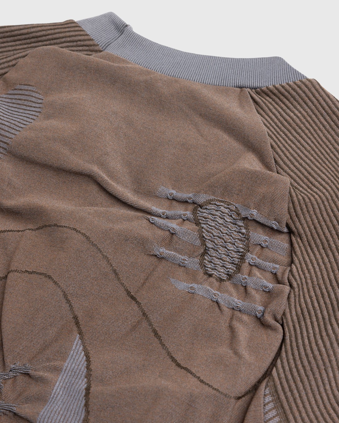 ROA – Roundneck 3D Knit Brown/Grey - Knitwear - Brown - Image 5