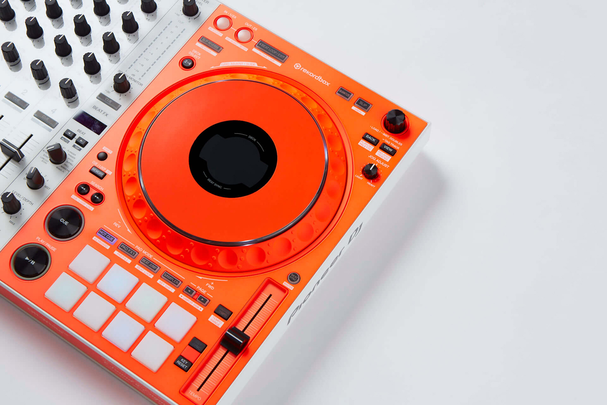 off-white-pioneer-dj-controller-apparel-collab- (5)