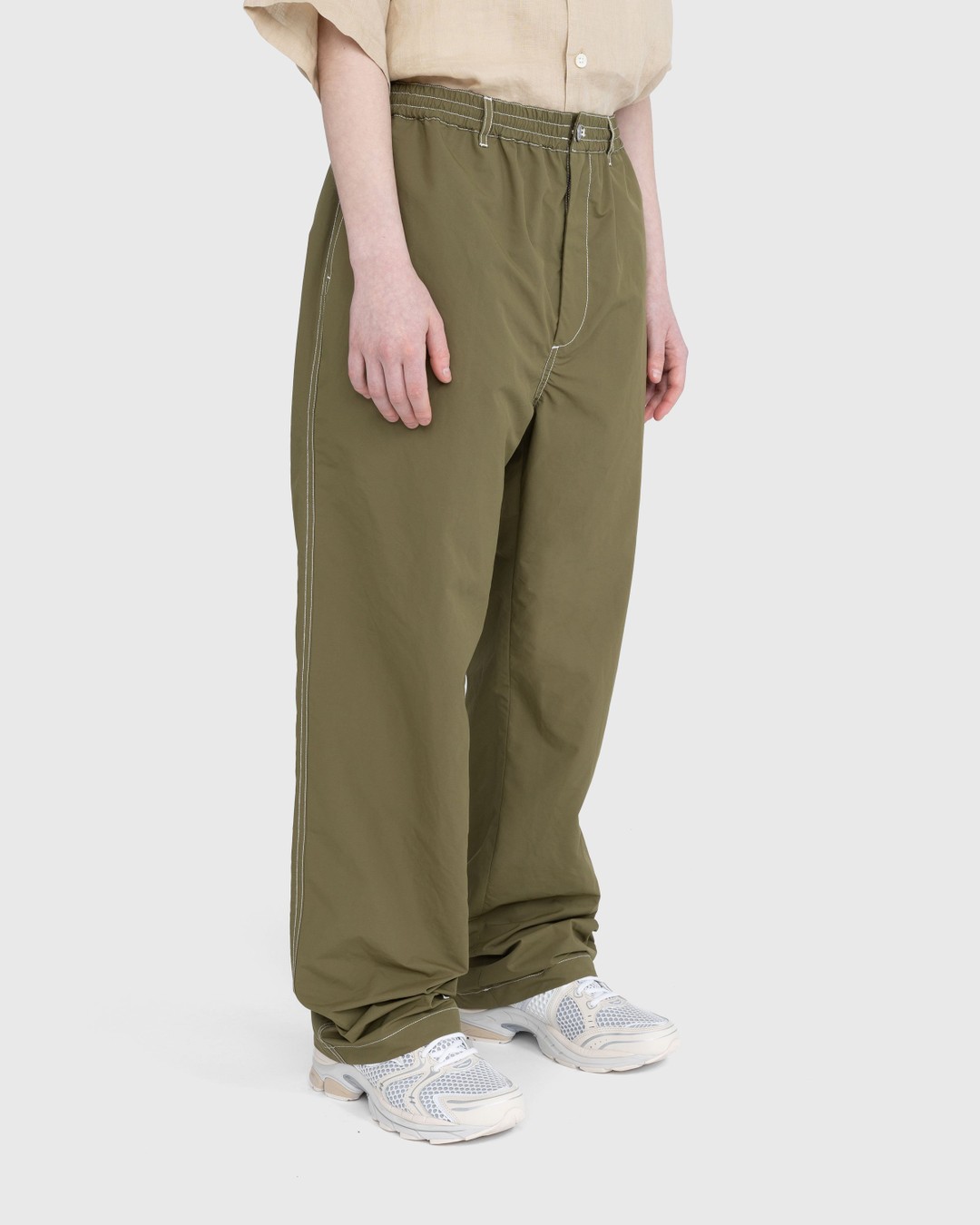Highsnobiety – Contrast Stitch Pants Khaki - Pants - Green - Image 4