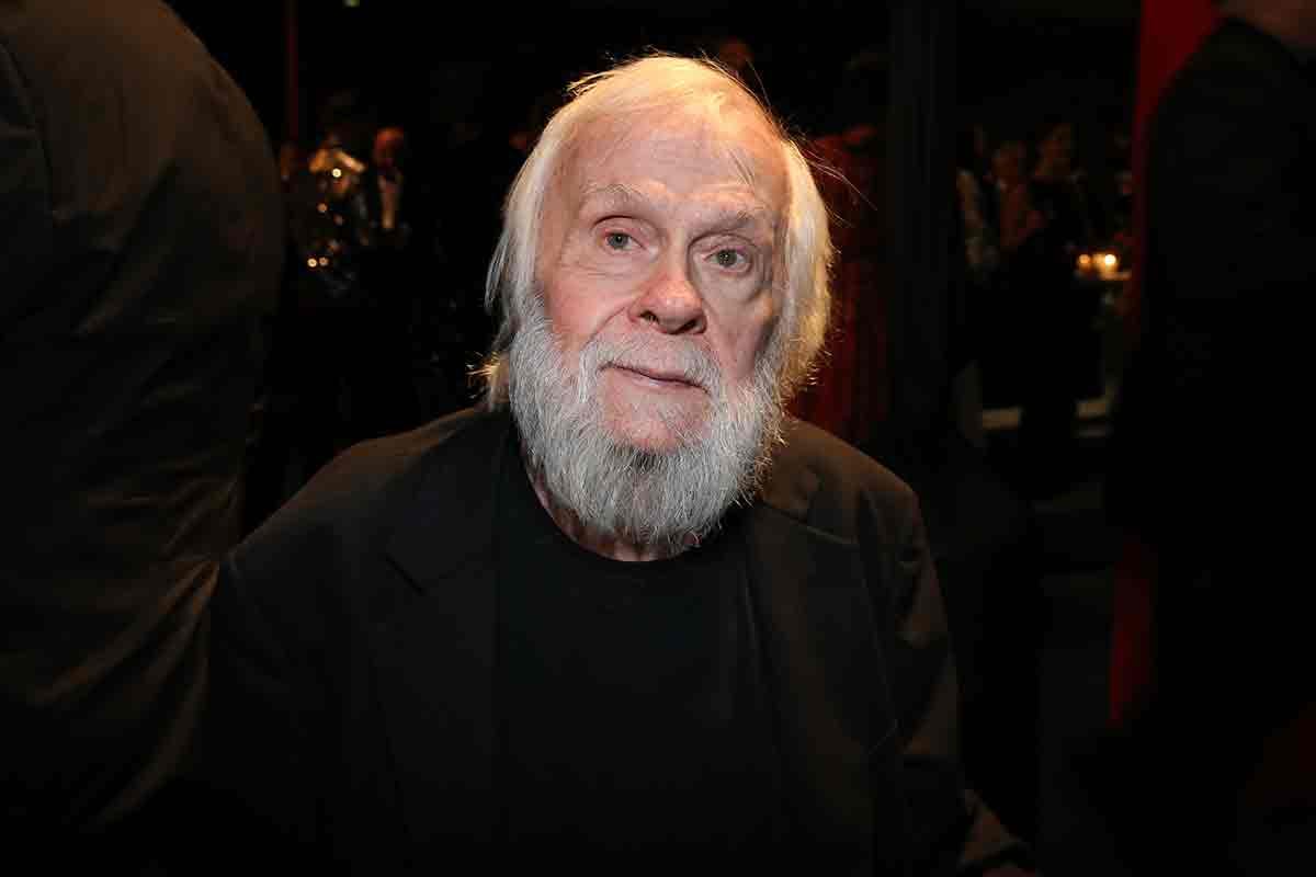 supreme-pays-tribute-late-john-baldessari-01