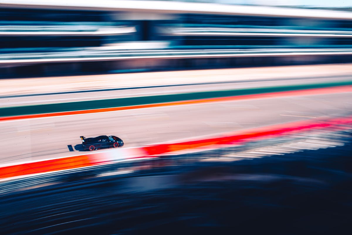 afternoon-driving-975000-racetrack-mclaren-720s-gt3x-03