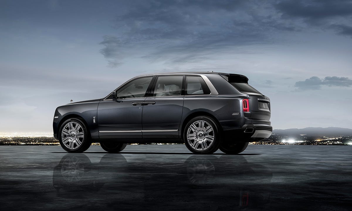 rolls-royce-cullinan-suv-07