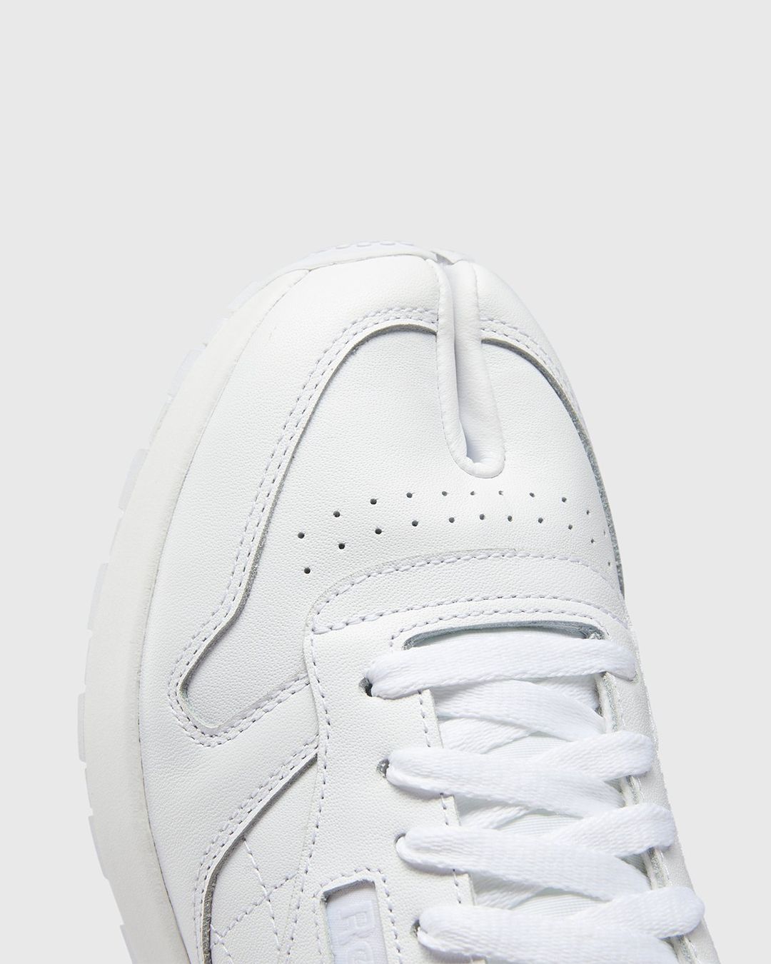 maison margiela x reebok classic leather tabi white