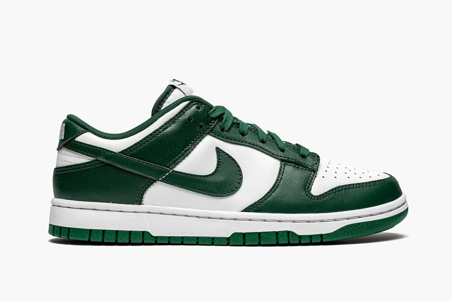 How to Buy Comfortable Sneakers for Wide Feet