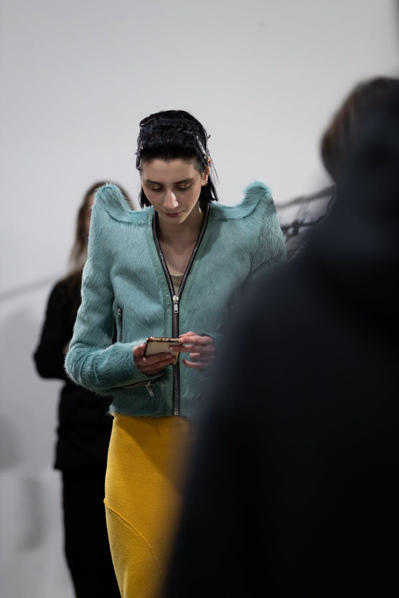 fw22-fashion-trends-faux-fur-hair-fleece (39)