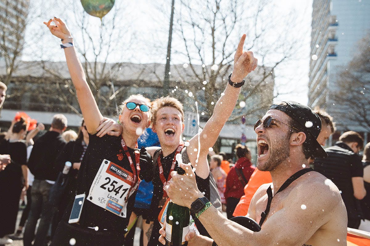 Берлин события. Берлинский марафон дистанция. Adidas runner. Open air берлин. Берлин события.