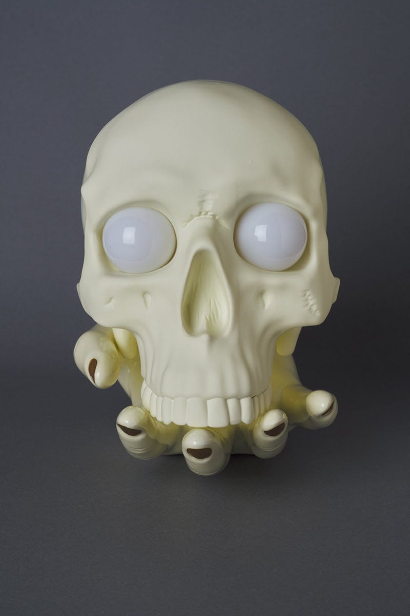 undercover-p-m-usher-spooky-season-skull-lamp-08