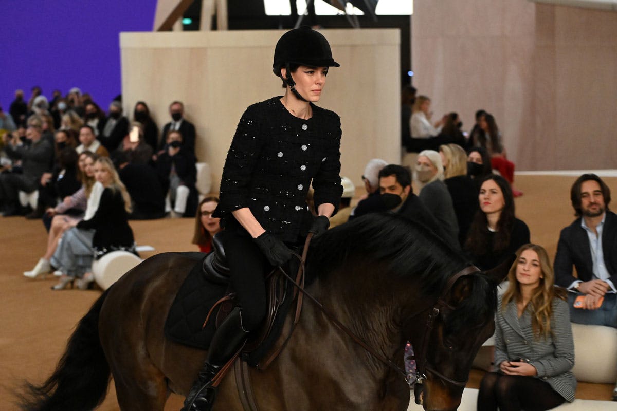 chanel-horse-schiaparelli-couture-01