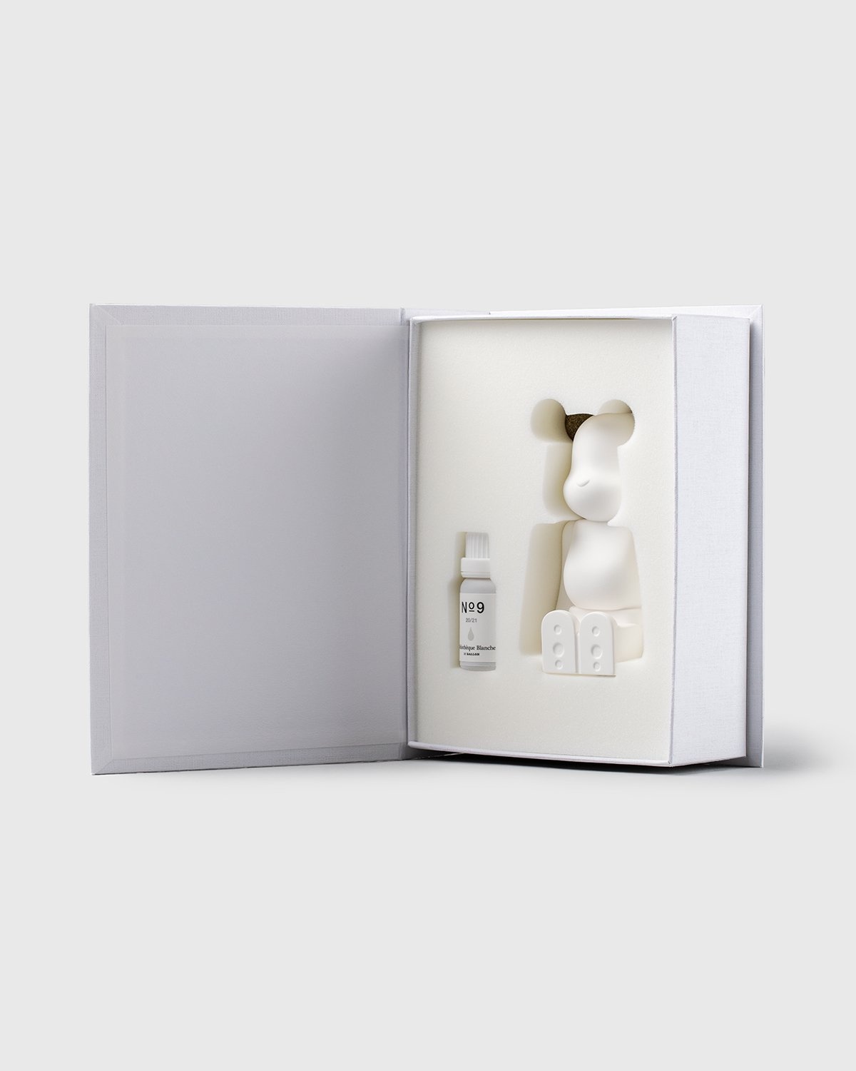 Medicom – Be@rbrick Aroma Ornament No.9 Galaxy Gold - Deco - White - Image 2