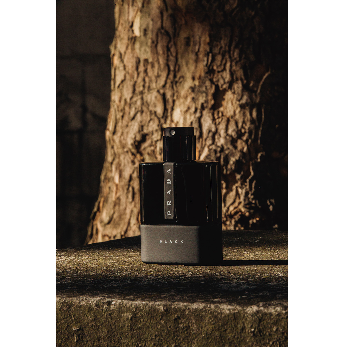 prada-black-fragrance-urban-exploration-3