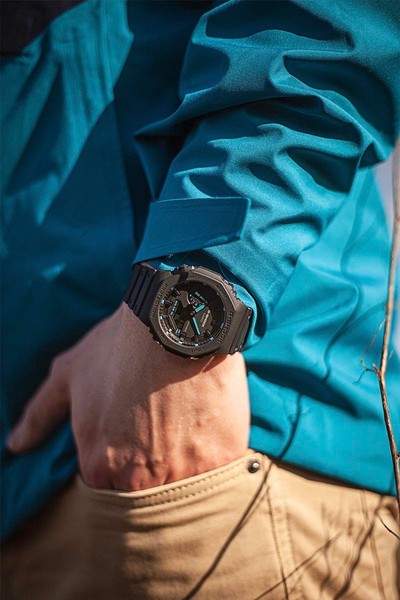 g-shock-black-utility_0001_GA-2100-1A2ER_G-SHOCK_2022_Lifestyle_OnFigure (3)