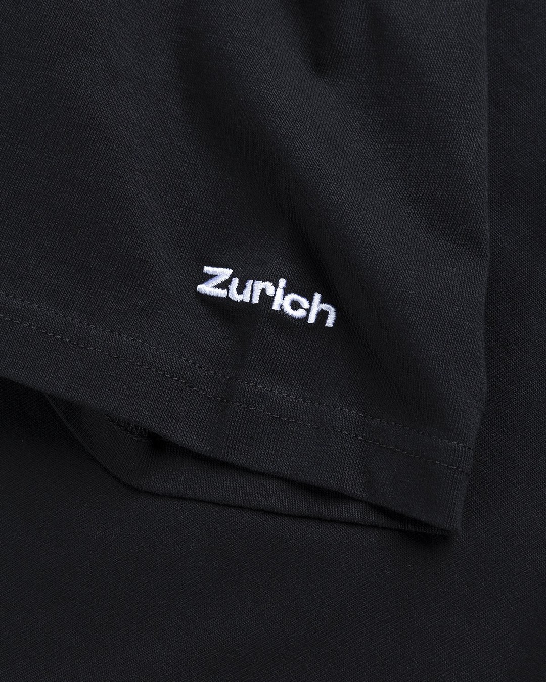 Highsnobiety – GATEZERO Crest T-Shirt Black - Tops - Black - Image 4