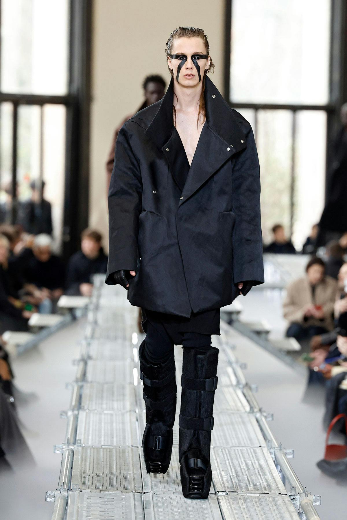 rick-owens-fw23-menswear-show-01