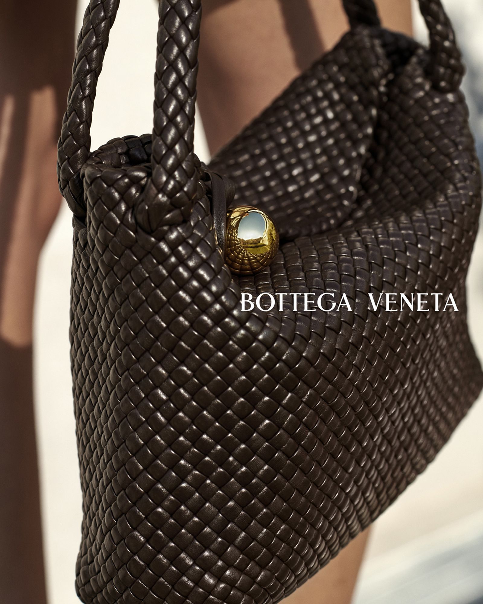 bottega-veneta-winter-2022-campaign zine (41)