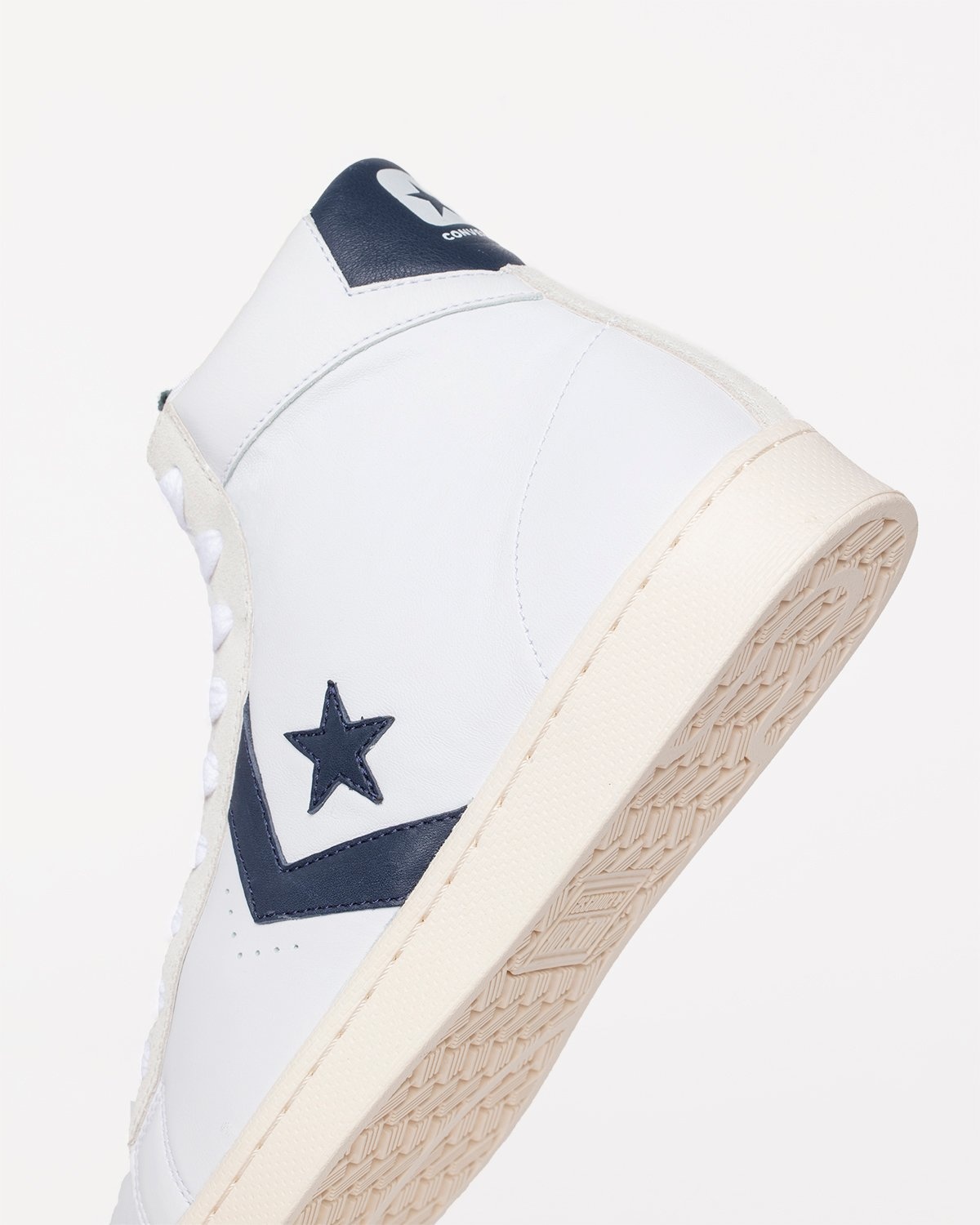 Converse – Pro Leather OG Mid White/Obsidian/Egret - Sneakers - White - Image 2