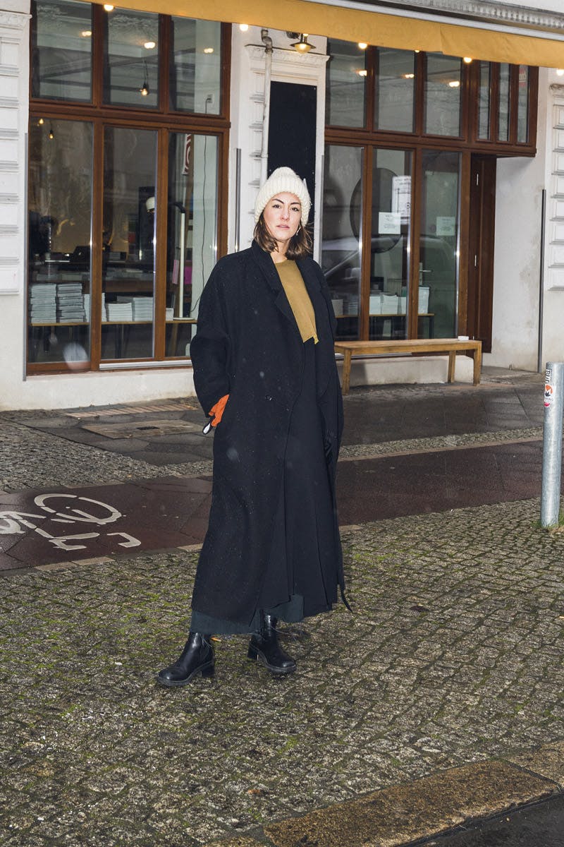 beinghunted-robert-smithson-not-in-paris-@isabellhummel-800x1200