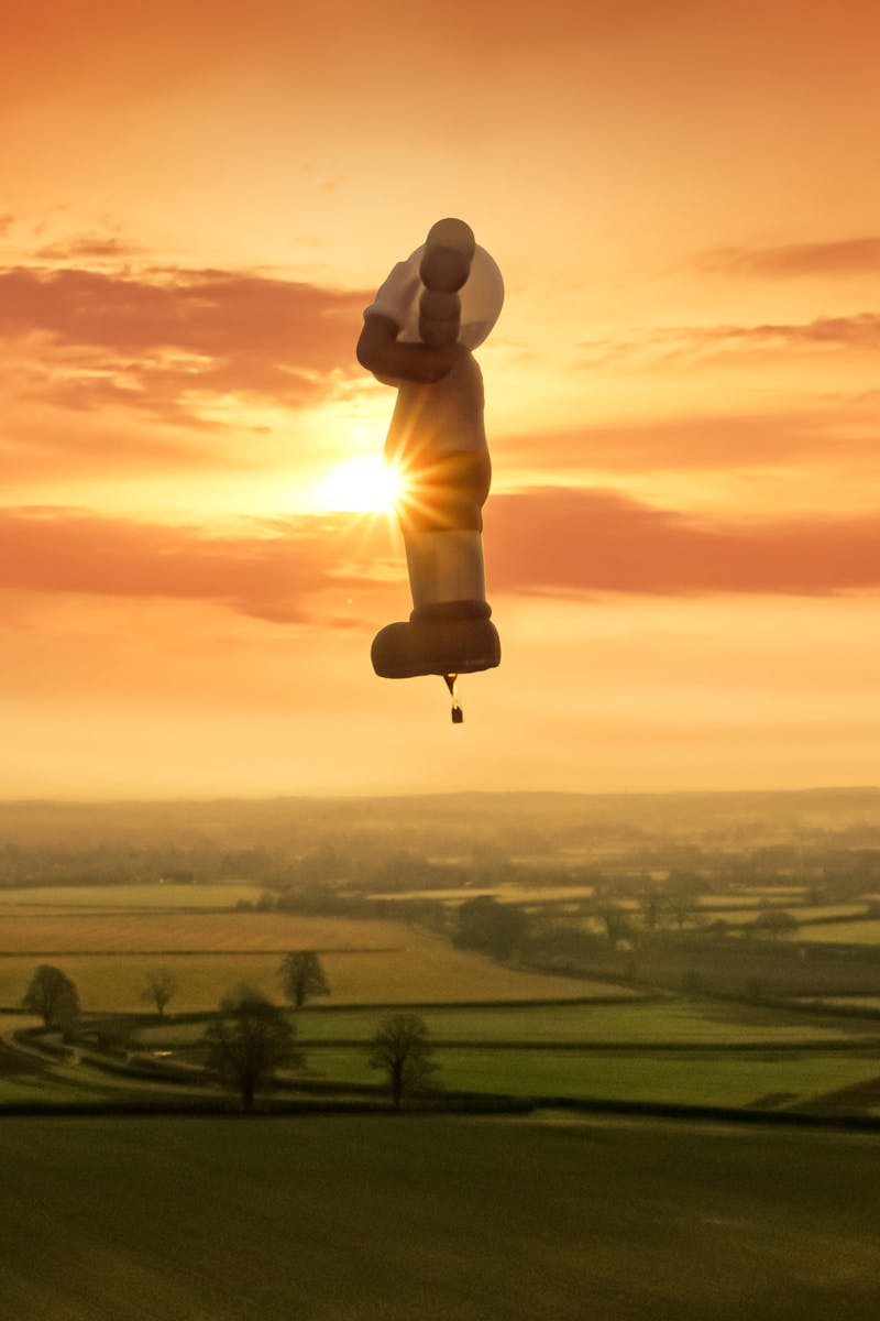 kaws-holiday-bristol-hot-air-balloon-companion (6)