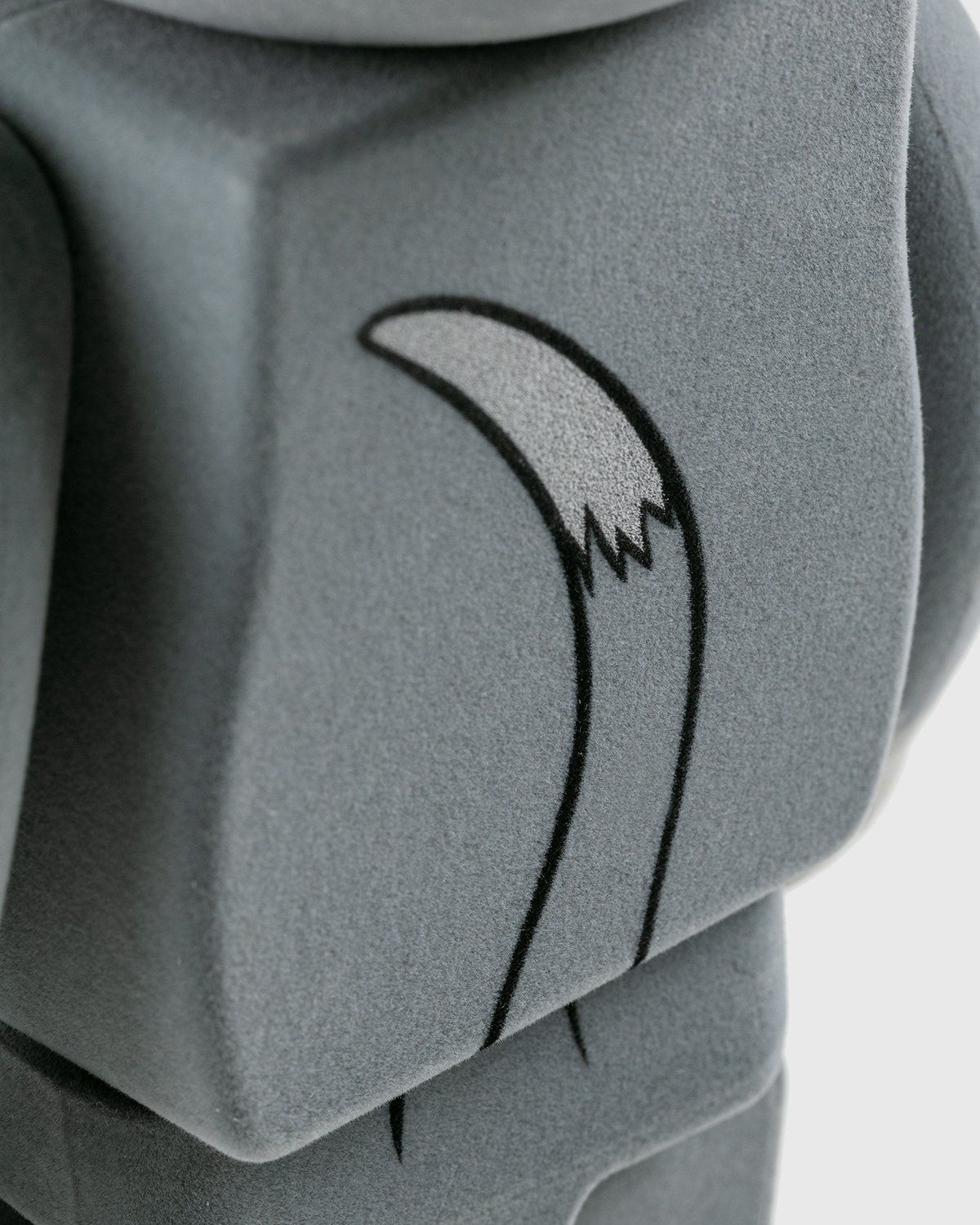 Medicom – Be@rbrick Tom Flocky 100% and 400% Set Grey - Toys - Grey - Image 7