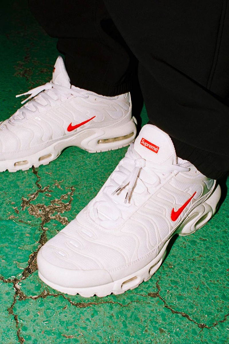 Besluit Mauve Syndicaat The All-White Supreme x Nike Air Max Plus Is Dropping Today