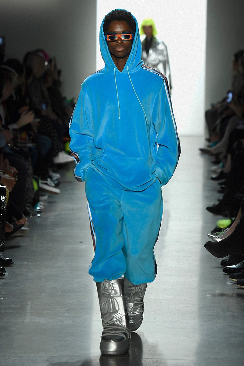 Initiative Newness authority Celebrities Are Reliving Moon Boot 's Y2K Style Moment