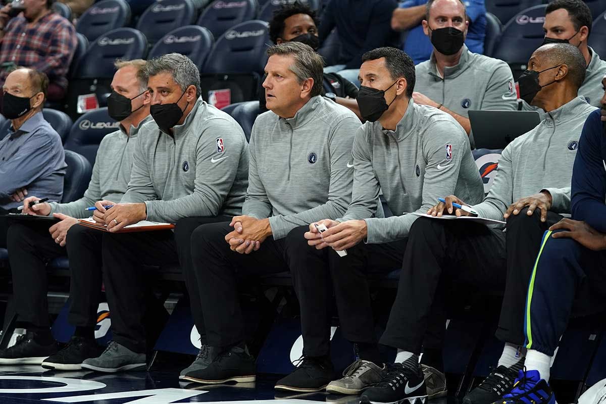 nba-coaches-dress-code-