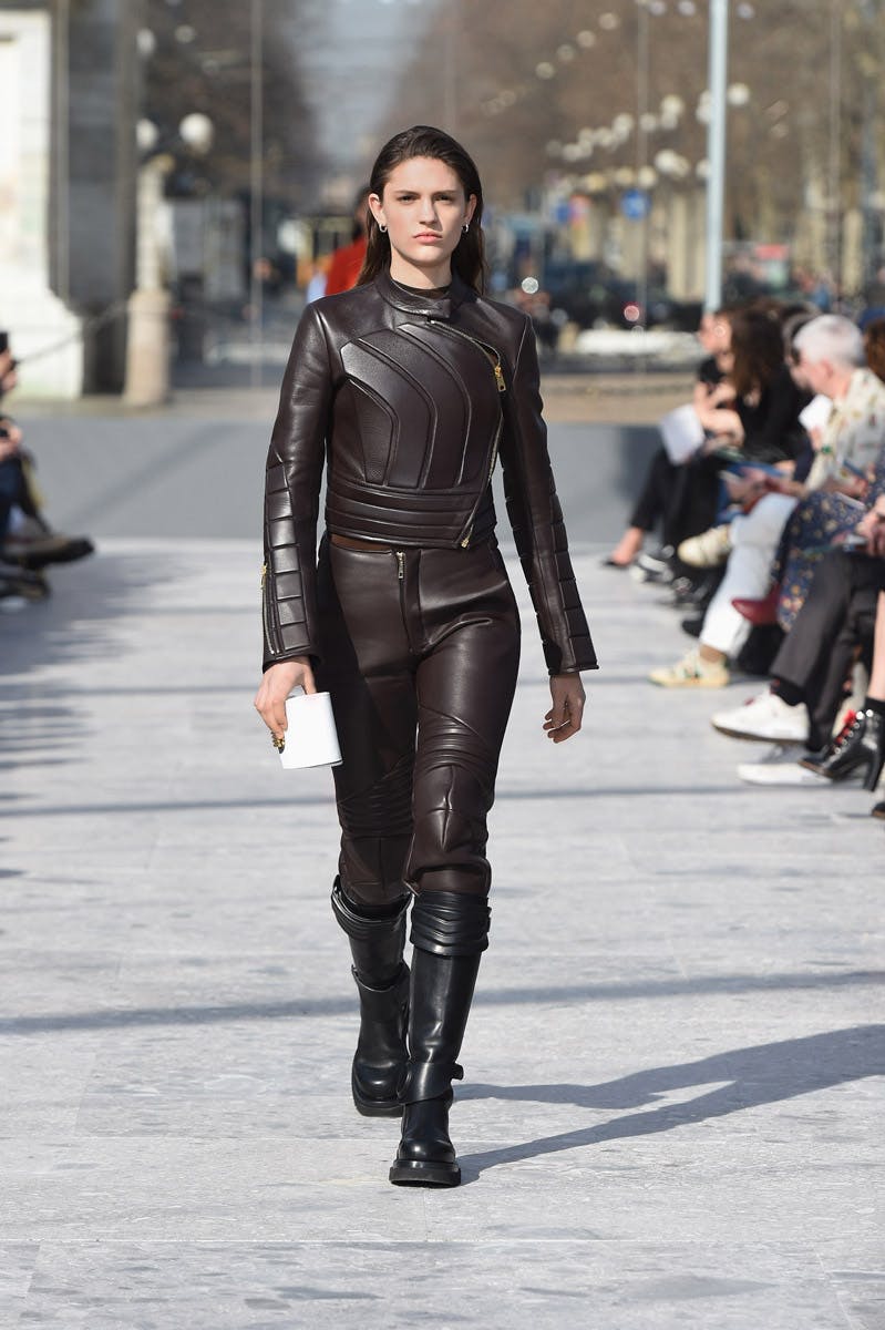bottega-veneta-is-bringing-timeless-luxury-back-to-fashion-01