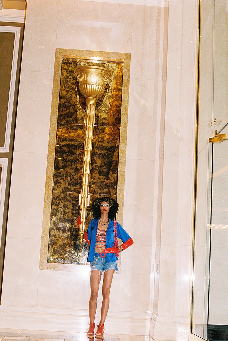 Top BOSS Jewelry VITALY Gloves R3ROC Body jewelry, bag, belt, and shoes GIORGIO ARMANI Shorts LEVI’S