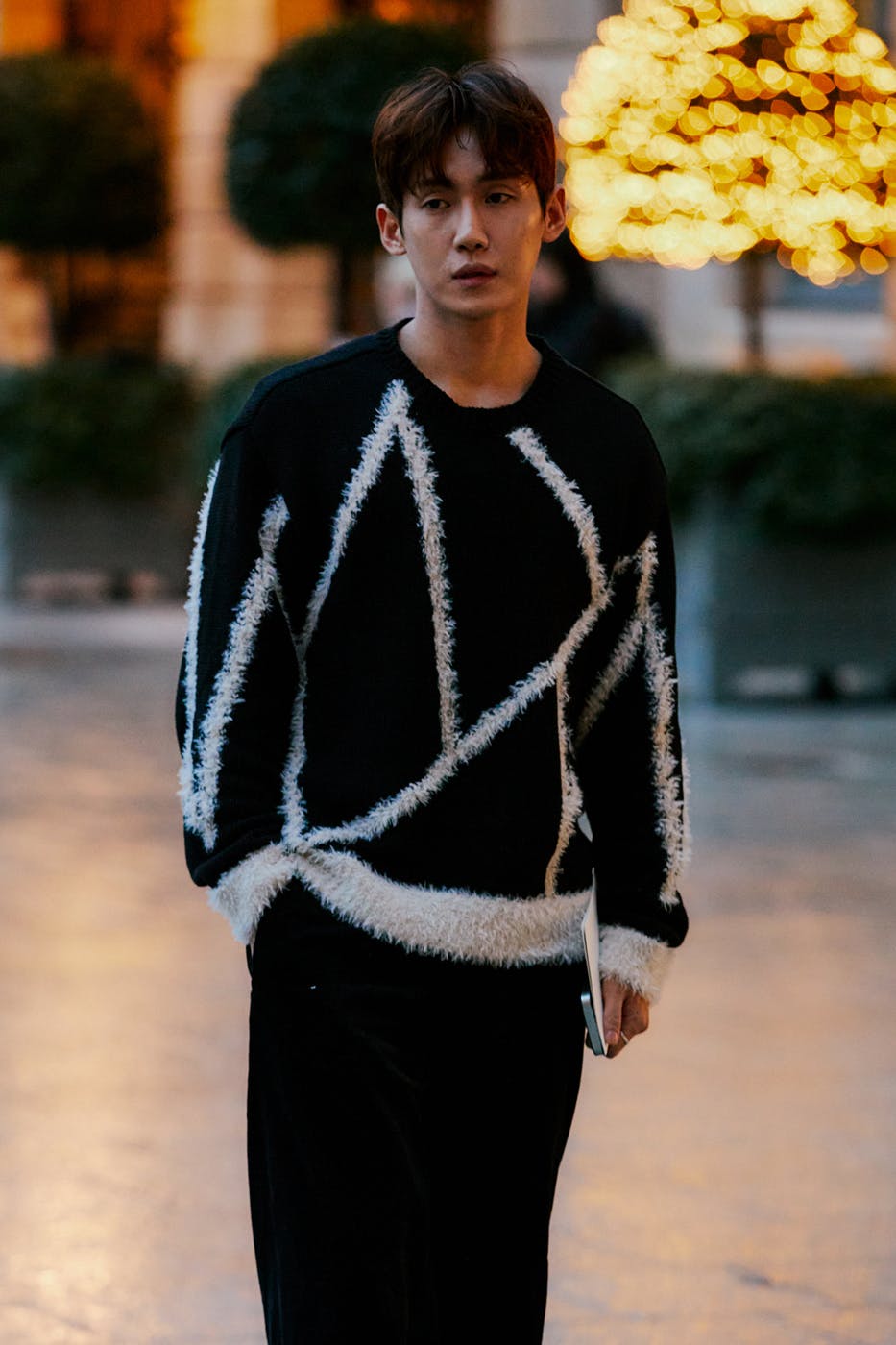 paris-fashion-week-fw23-streetstyle (44)