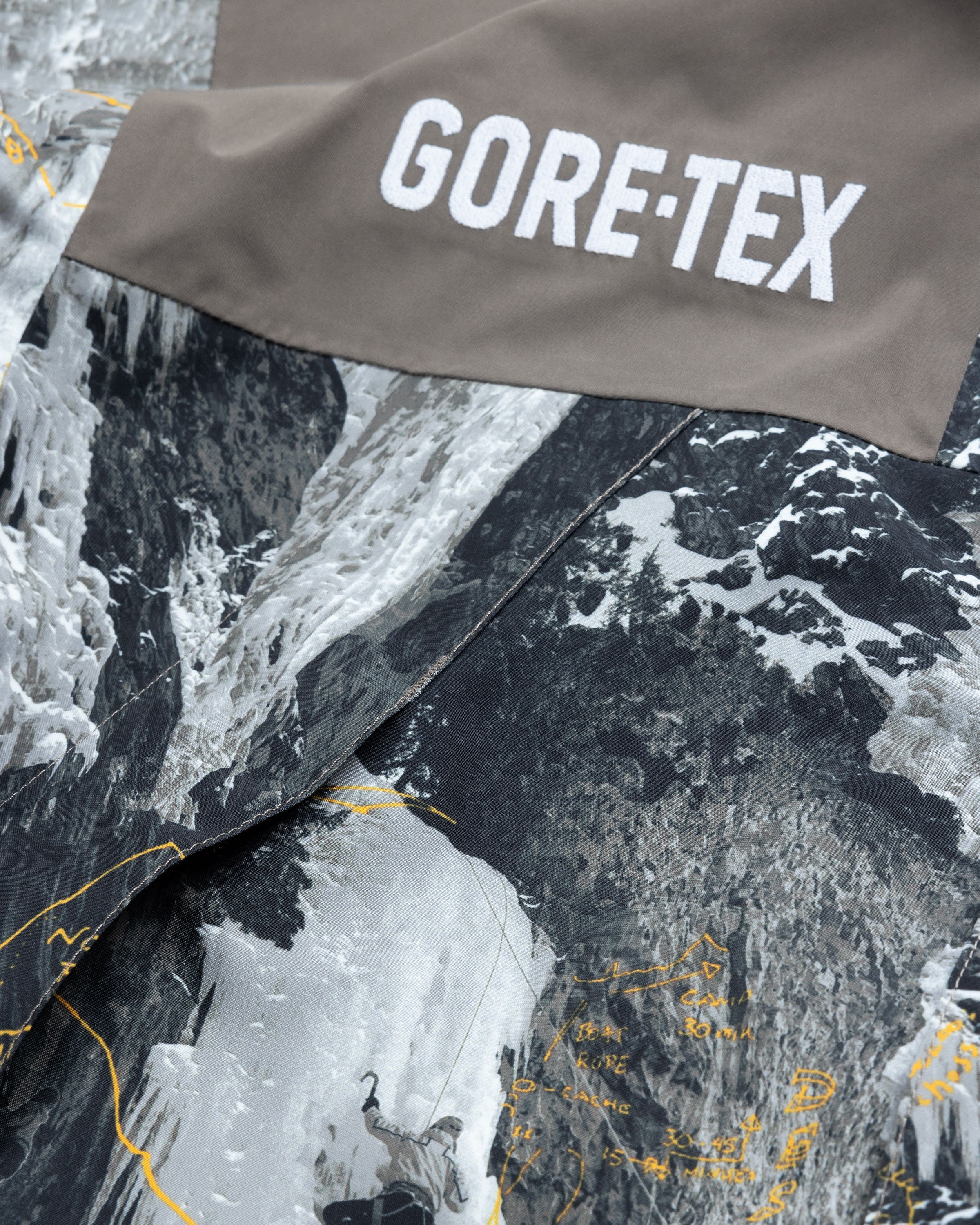 The North Face – GORE-TEX Mountain Jacket Falcon Brown Conrads Notes Print - Outerwear - Multi - Image 6