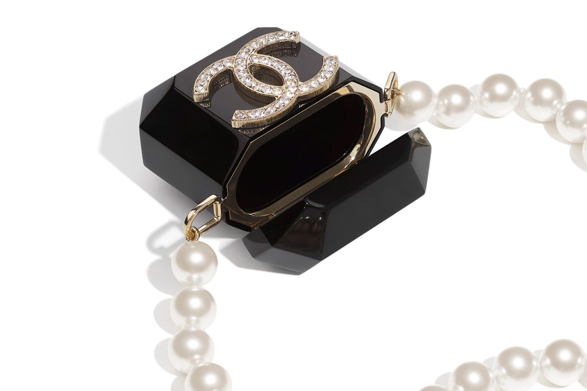 chanel-airpods-case-necklace-01