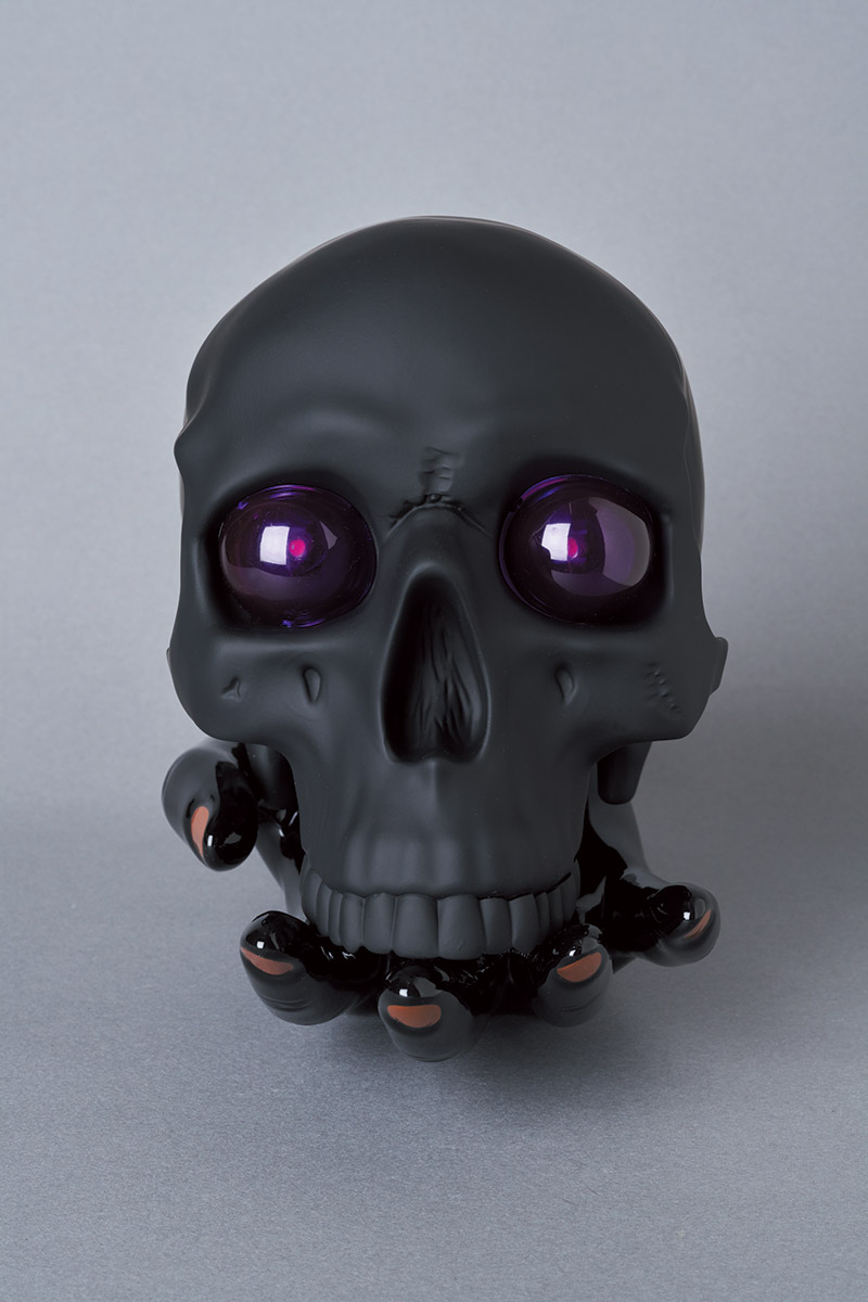 undercover-p-m-usher-spooky-season-skull-lamp-04