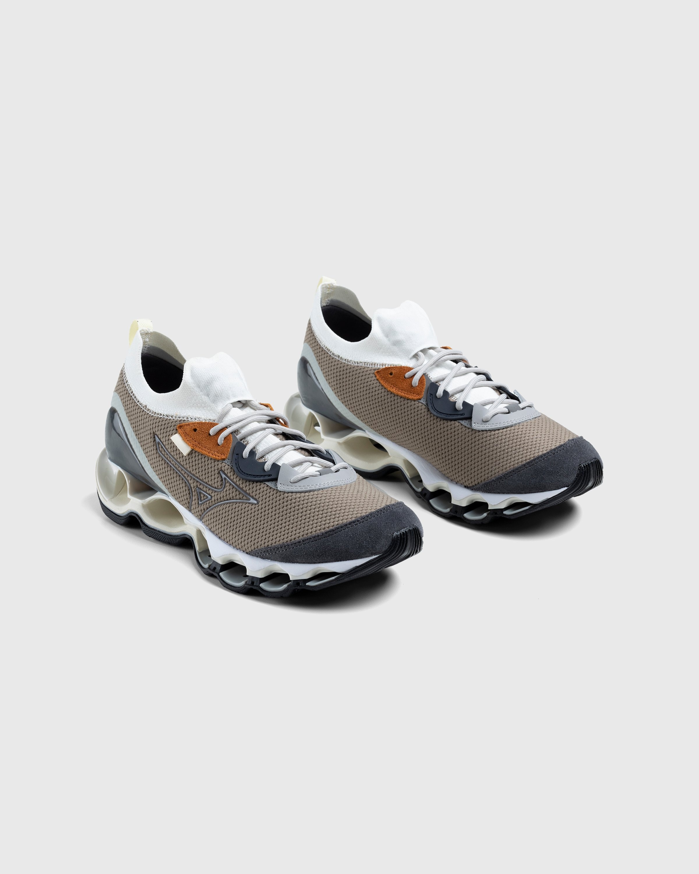 Mizuno – Wave Prophecy Beta Fallen Rock/Harbor Mist - Sneakers - Beige - Image 3