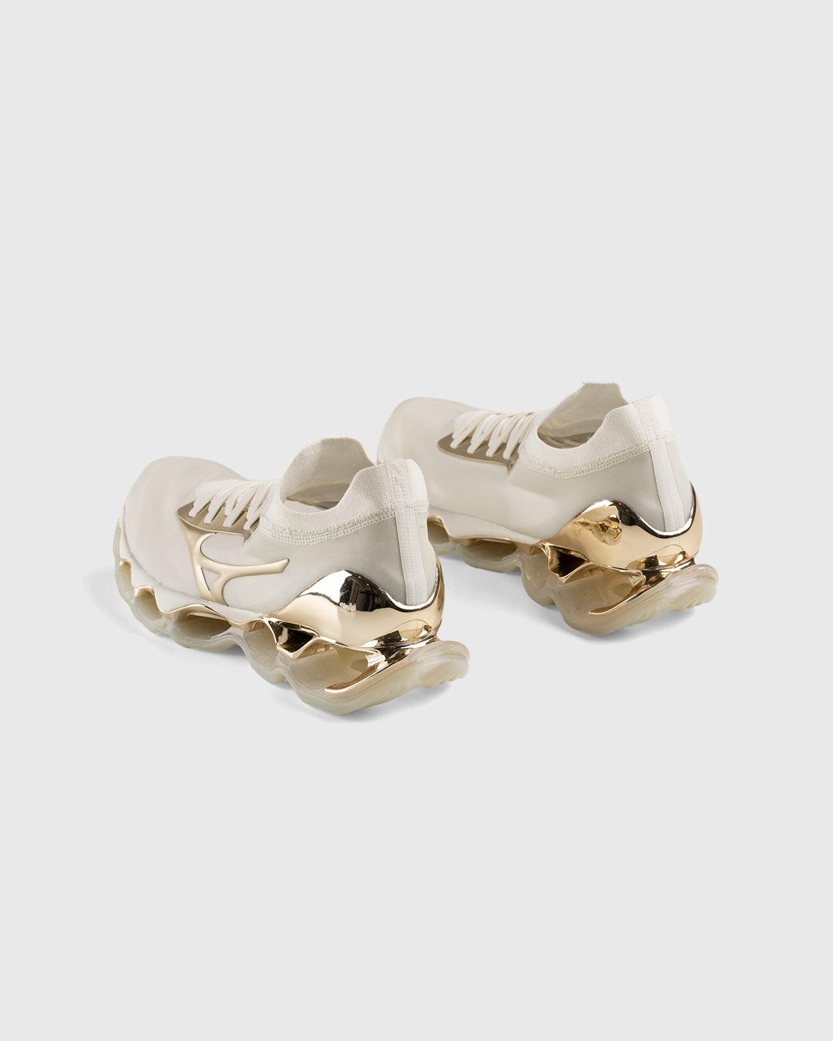 Mizuno wave resolute gold on sale