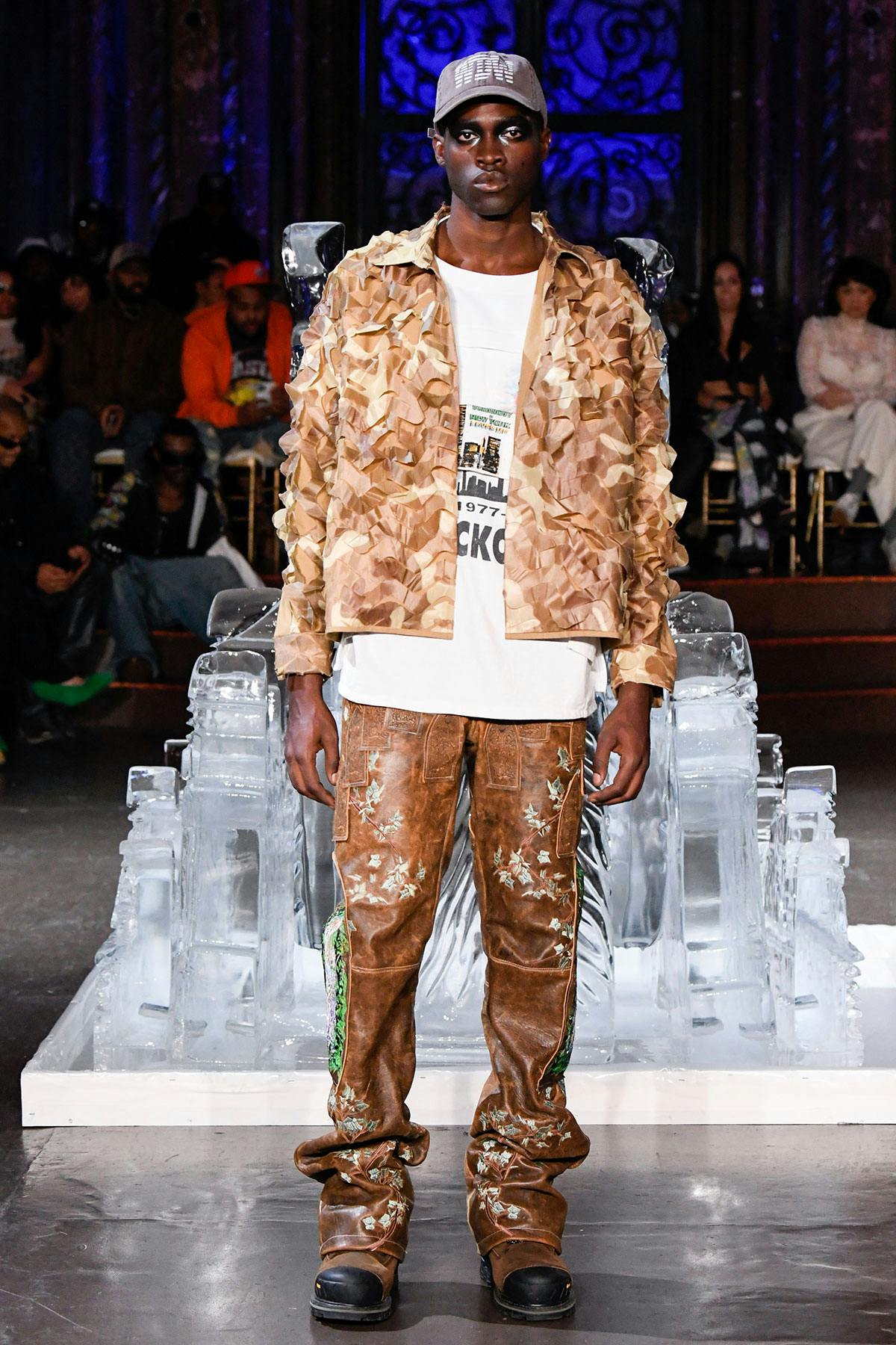 Who-decides-war-fw23-show-4